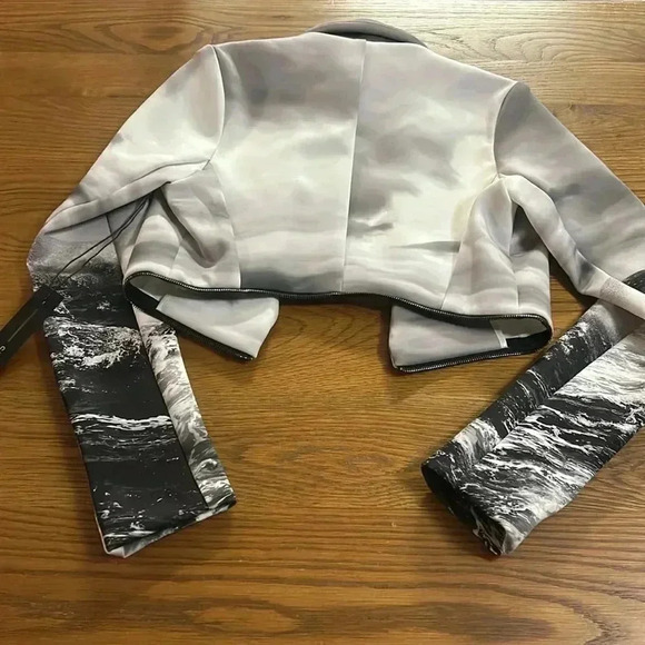 NWT Carbon 38 HTF Black and White Ocean Wave Scene zipper Cropped blazer, Xs‎ - Picture 7 of 7